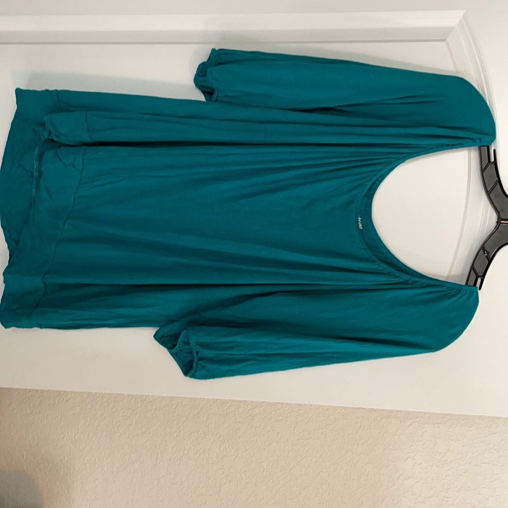 Green peasant sleeve top